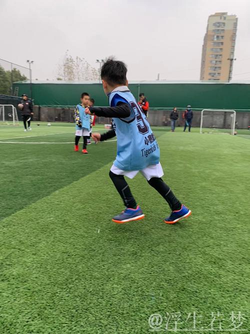 桑德：钟爱观赏孩子们踢球的外籍教练